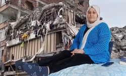 Depremzede kadın, annesini ve oğlunu kaybetti, kendisi omurilik felçli kaldı