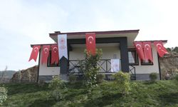 Şehit Müslüm Özdemir'in depremzede ailesine evi teslim edildi