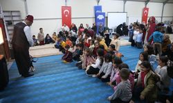 Kahramanmaraş’ta depremzede çocuklar için "Hacivat-Karagöz" oynatıldı