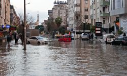 Şiddetli Yağış: Yollar Göle Döndü