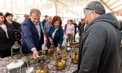 Koleksiyonerler ve antika tutkunları antika pazarında buluşuyor