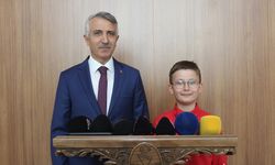 Kahramanmaraş'ın minik valisi Samray: "Ukrayna ve Filistin'de çocuklar bayramı kutlayamıyor"