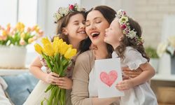 Anneler gününe özel sözler Anneler günü için anlamlı, kısa mesajlar