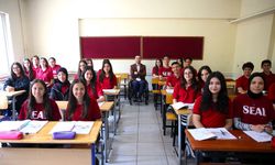 Kahramanmaraş’ta Bedensel engelli Almanca öğretmeninin kurduğu iletişim derse ilgiyi artırdı