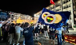 Fenerbahçeliler galibiyeti coşku ile kutladı