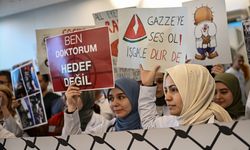 Adana'da sağlık çalışanları İsrail'in Gazze'ye yönelik saldırılarını protesto etti