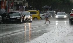 Hava sıcaklığı 15 dakikada 16 derece birden düştü, kum fırtınası çıktı, ağaçlar devrildi