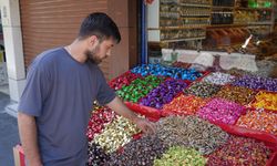Rengarenk bayram şekerleri tezgahları süslemeye başladı