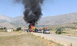 Kahramanmaraş'ta seyir halindeki kepçe yandı
