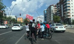 Gazze İçin Pedal Çeviren Gençlerden Protesto