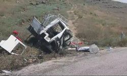 Ceyhan'da Trafik Kazası: 3 Kişi Hayatını Kaybetti, 2 Kişi Yaralandı