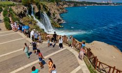 Antalya'da turistlerin ilk durağı Düden Şelalesi