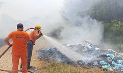 Mezarlık yangını ormana sıçradı, mahalleliyi alarma geçirdi