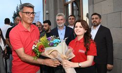 Milli Sporcu Yusuf Dikeç, Ağustos Fuarı’nda Hemşerileriyle Buluştu