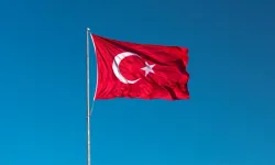 Türkiye'de neden bayraklar yarıya indirildi?