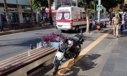 Ani fren yapan motosiklet devrildi, sürücü yaralandı