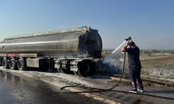 Yangın çıkan tankere çarpan bir diğer tanker yola devrildi