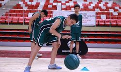 Kahramanmaraş'ta Depremzede Çocuklar İçin Basketbol Kampı