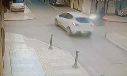 Otomobil ile Motosikletin Çarpıştığı Kaza Anı