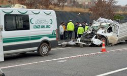 Tıra Çarpan Kamyonet Kazasında Genç Sürücü Öldü