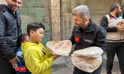 Türk Gönüllüler Halep'te Yardım Dağıttı