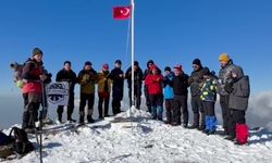 Mığır Tepesi'nde Zorlu Yürüyüş: Türk Bayrağı Yenilendi