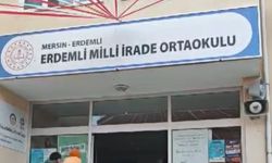 Öğrenciler, Ferdi Tayfur’un Şarkısıyla Karşılandı