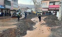 Kahramanmaraş’ta Su Borusu Patladı: İş Yerleri ve Araçlar Zarar Gördü