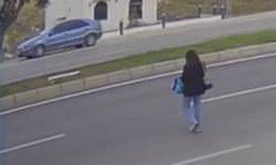 Telefona Bakan Genç Kıza Otomobil Çarptı