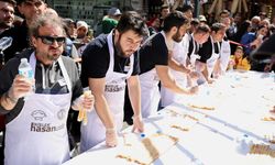5 dakikada 11 metre börek yedi, 10 gram altının sahibi oldu