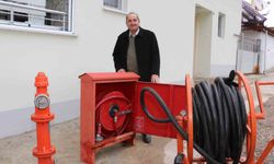 Bu köyde her sokakta yangın vanası var