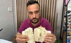 Ekmeğin içinden çıkan çiviyi yutmak üzereyken fark etti
