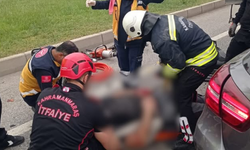 Kahramanmaraş Aksu Işıklarında Feci Kaza, İtfaiye Ekipleri Yaralıyı Araçtan Böyle Çıkardı!