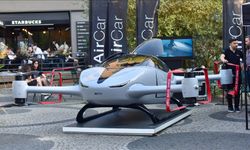 AirCar iki kişilik uçan arabayla ilk insanlı uçuş testini başarıyla gerçekleştirdi