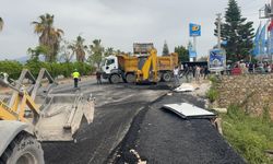 Antalya’da Freni Patlayan Kamyon Akaryakıt İstasyonuna Daldı, Ortalık Savaş Alanına Döndü