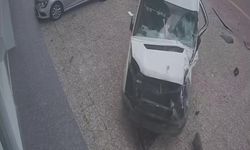 Antalya'da Servis Araçları Çarpıştı, Bir Araç İş Yerine Daldı