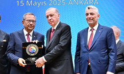 Kahramanmaraş’ın Duayen İsmi Hanefi Öksüz’e TOBB’dan Teşekkür Plaketi