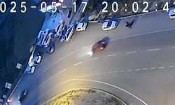O anlar kamerada: Mezarlığa gelenlerin araçlarını soyan hırsız böyle yakalandı