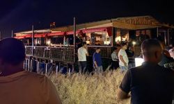 Şanlıurfa’da halatları kopan duba restoran müşterilerle birlikte Fırat Nehri’nde sürüklendi