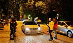 Isparta'da Gece Denetimi: 1 Saatte 43 Kişi ve 15 Araç Sorgulandı