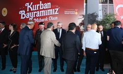 Kahramanmaraş Protokolü Milli İrade Meydanı'nda Halkla Bayramlaştı