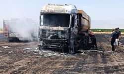 Kahramanmaraş’ta Anız Yangını Park Halindeki Tırı Küle Çevirdi
