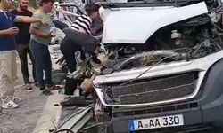 Karavan Minibüs Kamyonete Çarptı: Tarsus’ta Feci Kaza – 1 Ölü, 1 Yaralı
