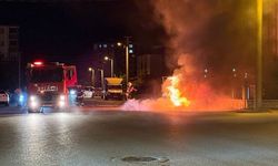 Kahramanmaraş'ta yanan otomobil hurdaya döndü