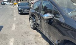 Sara krizi geçiren sürücü, yol kenarındaki araca çarptı: 1 yaralı