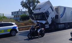 Alanya Manavgat Yolunda Tır Arızası Sebebiyle Trafik Durdu