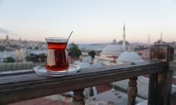 Demli çay böbrek taşı yapar mı? Uzmanlar uyarıyor