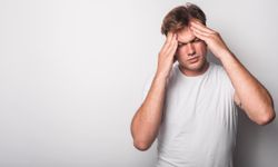 Migren Nedir? Belirtileri, Nedenleri ve Tedavi Yöntemleri