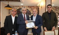 Elbistan Belediye Başkanı Gürbüz’e Altın Kalem Ödülü