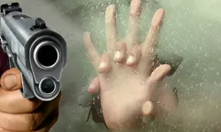 20 Yıllık Arkadaşını Eşiyle Yakalayınca Öldürdü